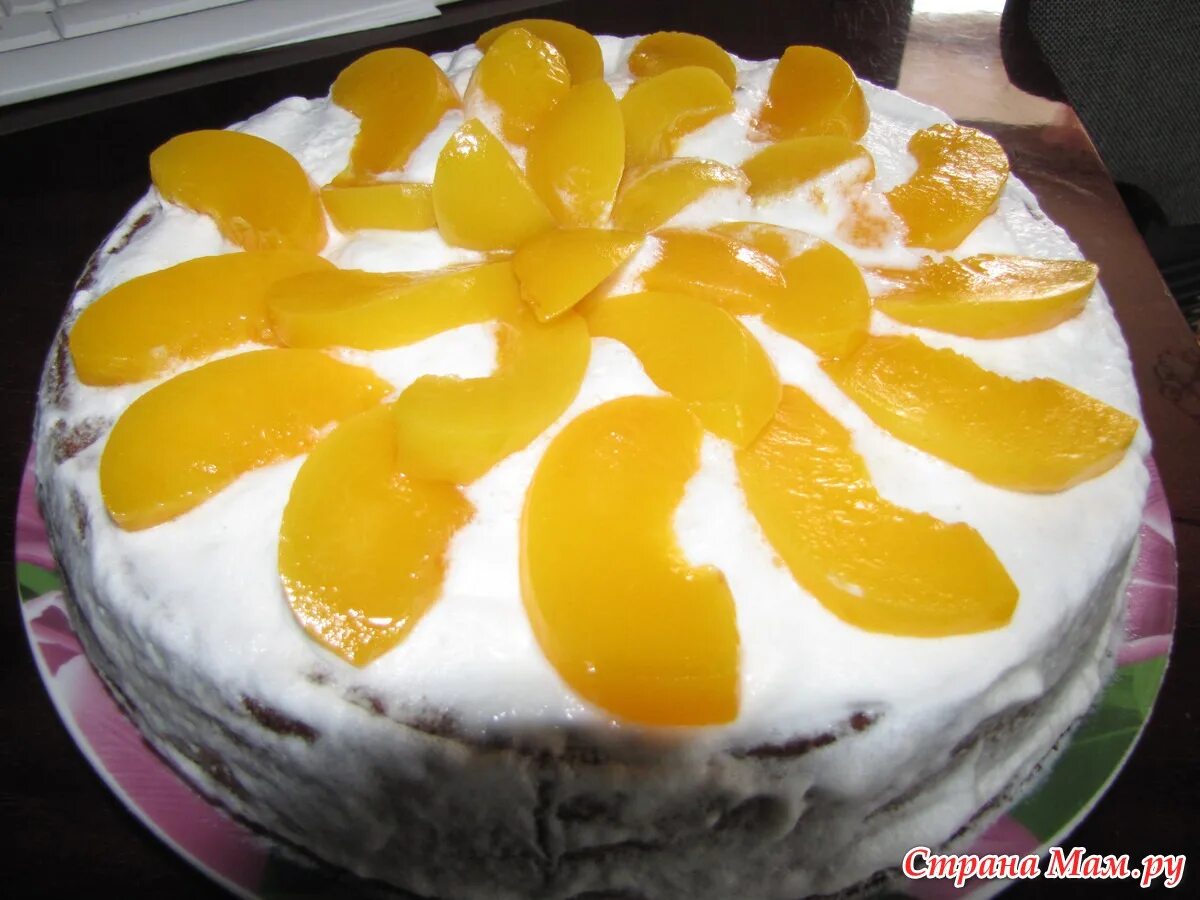 Торт с персиками и сметанным кремом. Пирог с персиками и сметанным кремом. Торт с персиками консервированными. Пирог с персиками. Торт с персиками и сметанным кремом.
