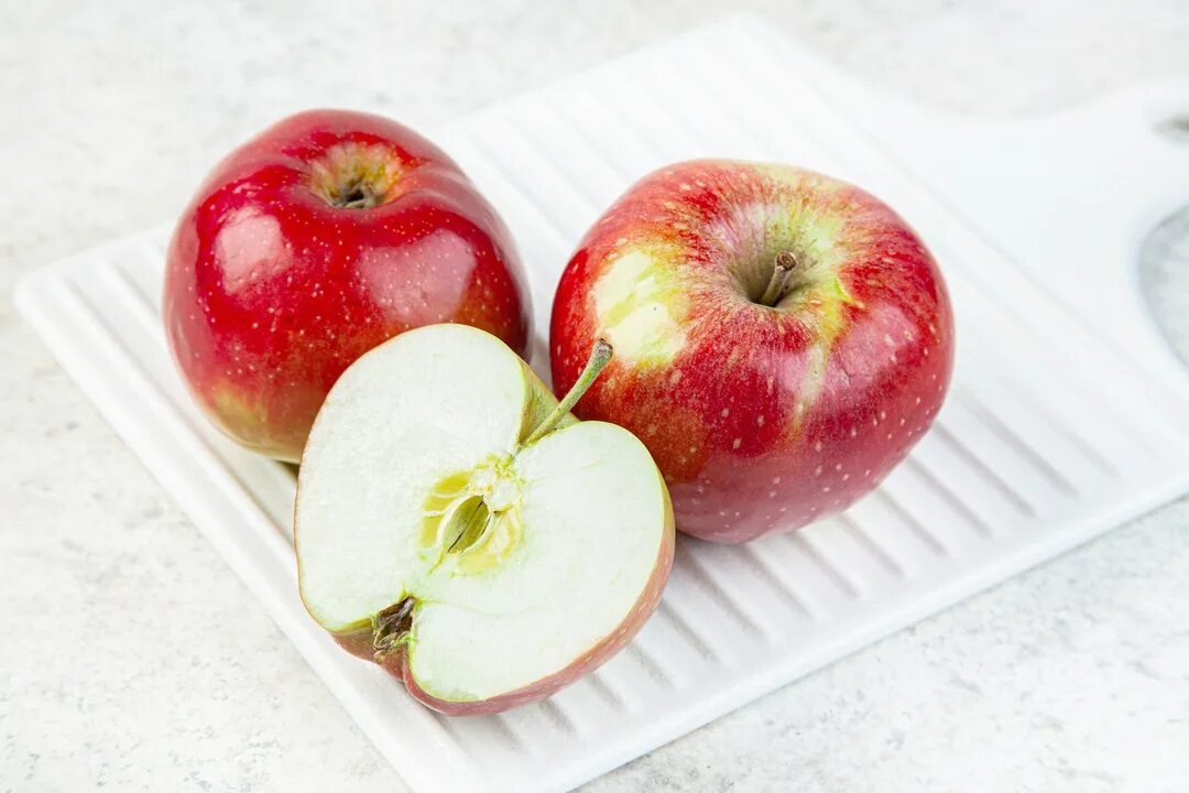 Яблоня сорт малинка. Яблоки малинка. Яблоки малинка*1кг краснодар. Яблоки малинка купить. Сорт яблок малинка.