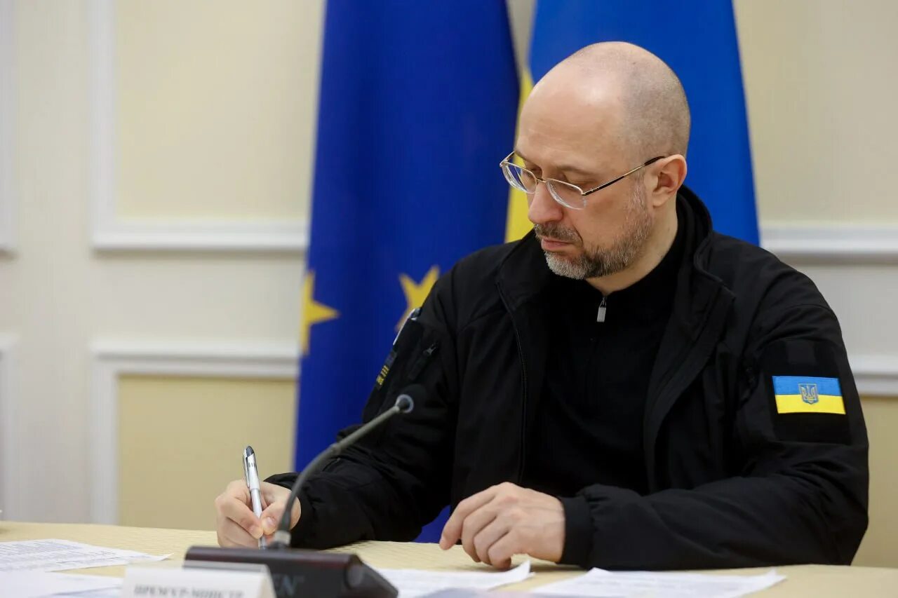 Дефолт украины. Хохлы це европа. Украинская правда на русском языке последние новости. Новая правда украины. Russian and ukraniansildiers.