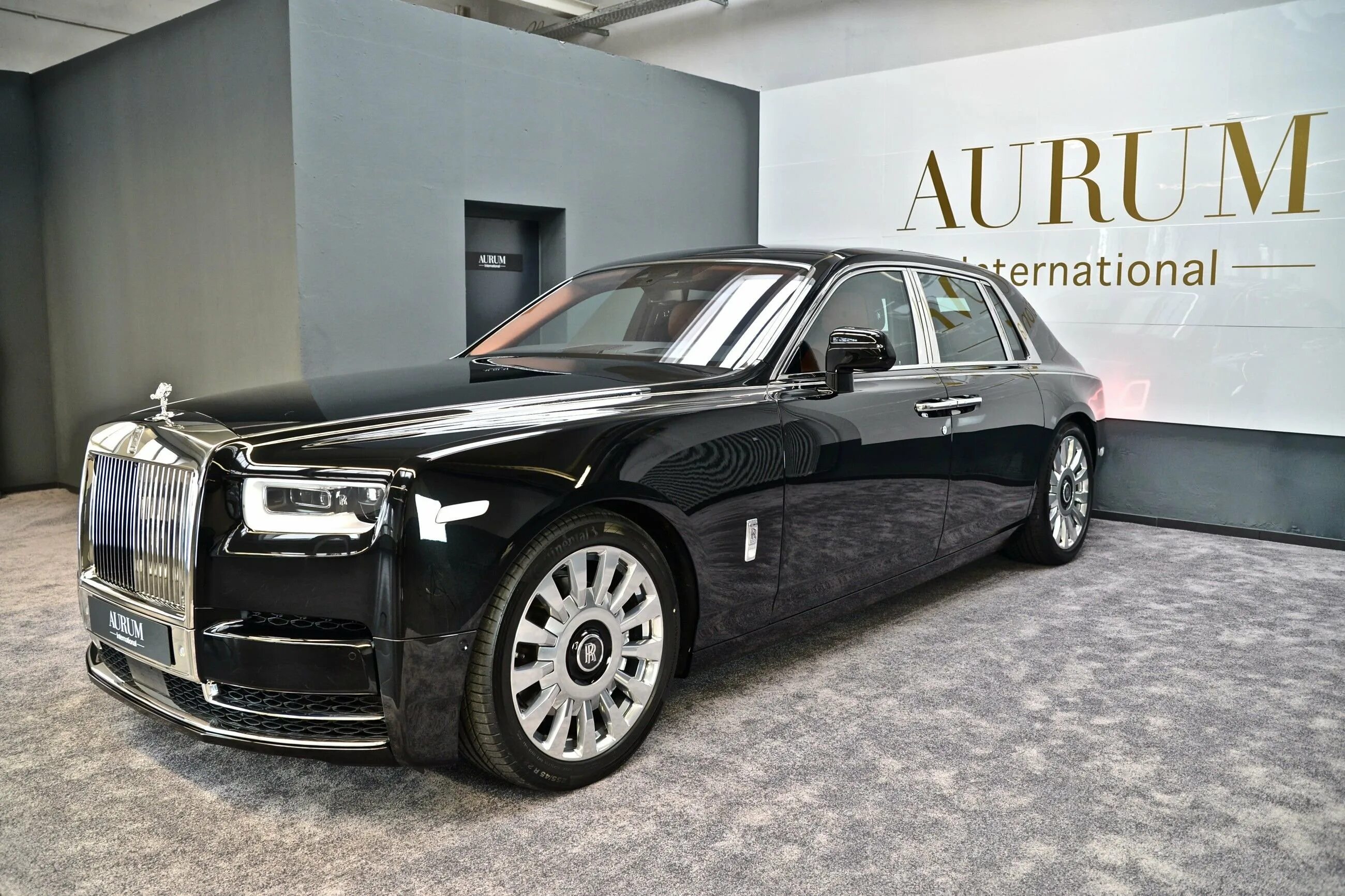 Роллс отзывы. Rolls Royce Phantom 2022. Rolls Royce Phantom 8. Rolls Royce Phantom 2022 салон. Роллс Ройс Фантом 2023.