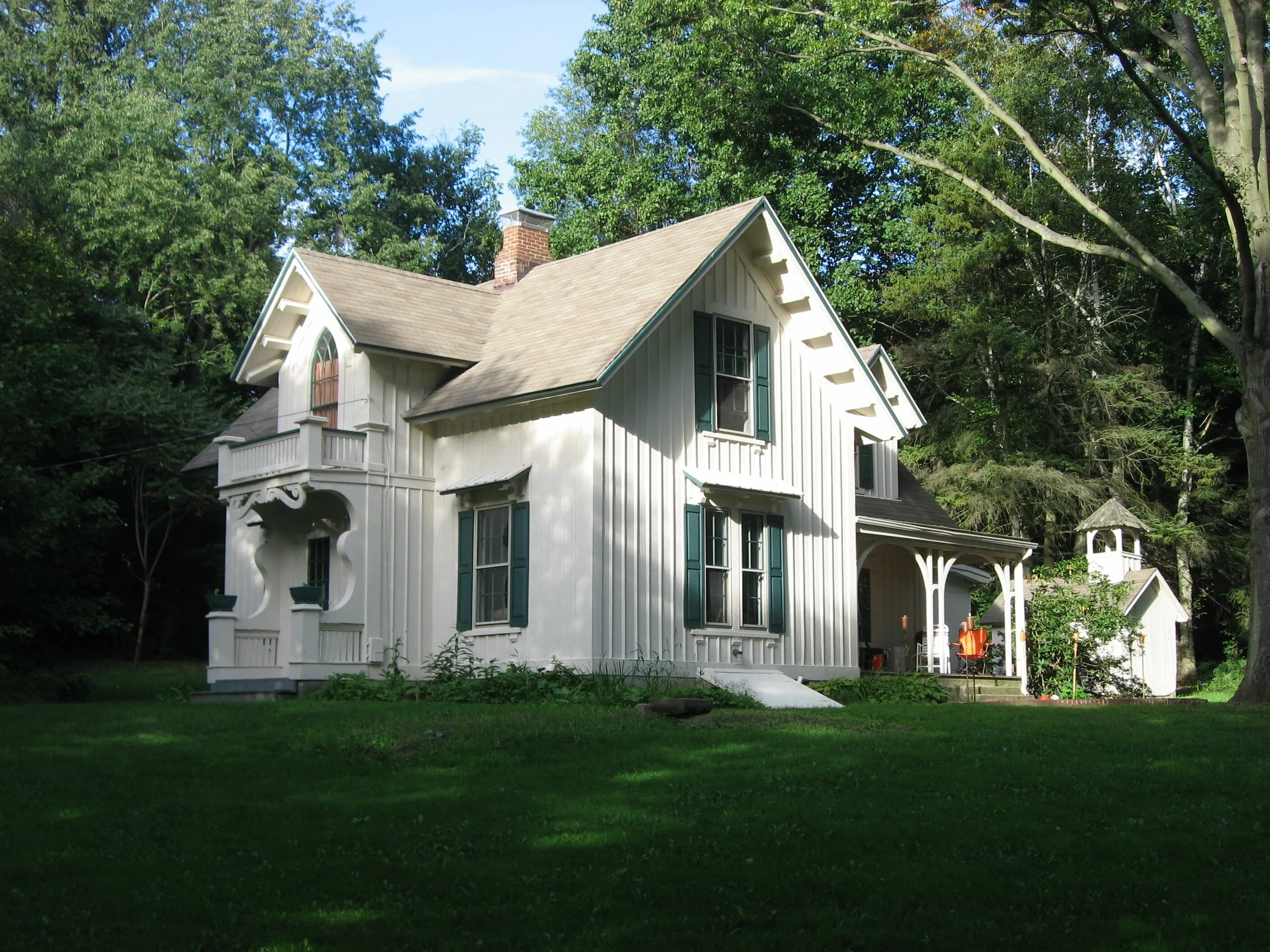 See house. Плотницкая Готика архитектура. Эндрю Джексон Даунинг. Carpenter Gothic. Поместье Брайана Ферри.