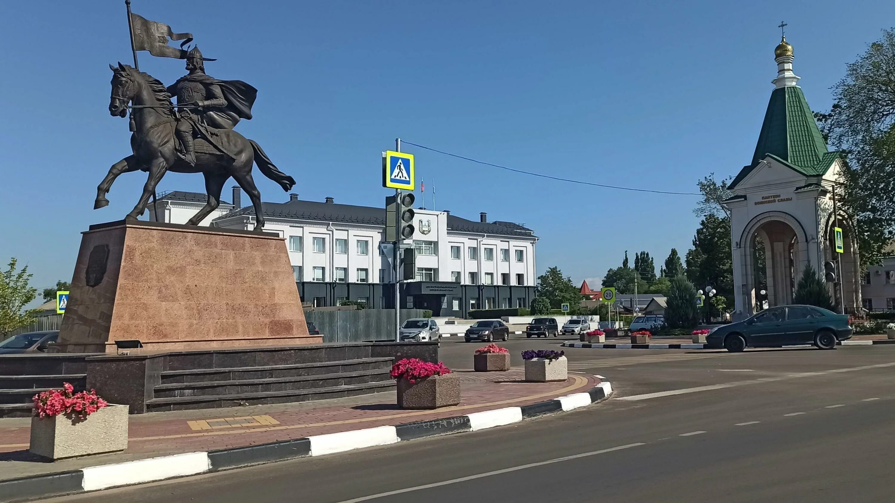 Аллея героев новая усмань. Село новая усмань. Памятники в новой усмани. Вечный огонь новая усмань. Пантеон воинской славы новая усмань.