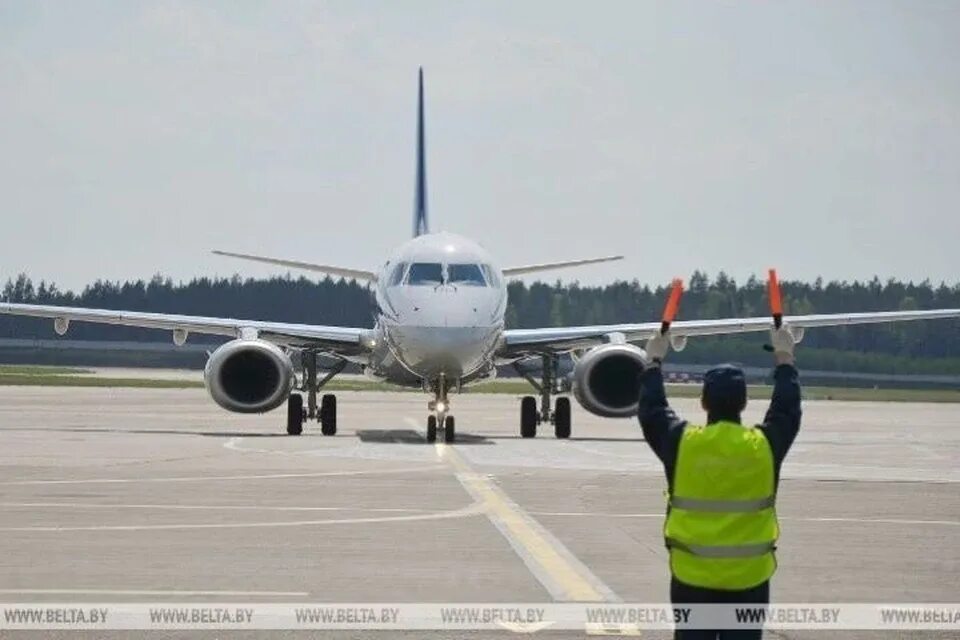 Полет на самолете минск. Воздушный транспорт Беларуси. Минск самолет. Самолет Лукашенко. Транспорт Белоруссии.