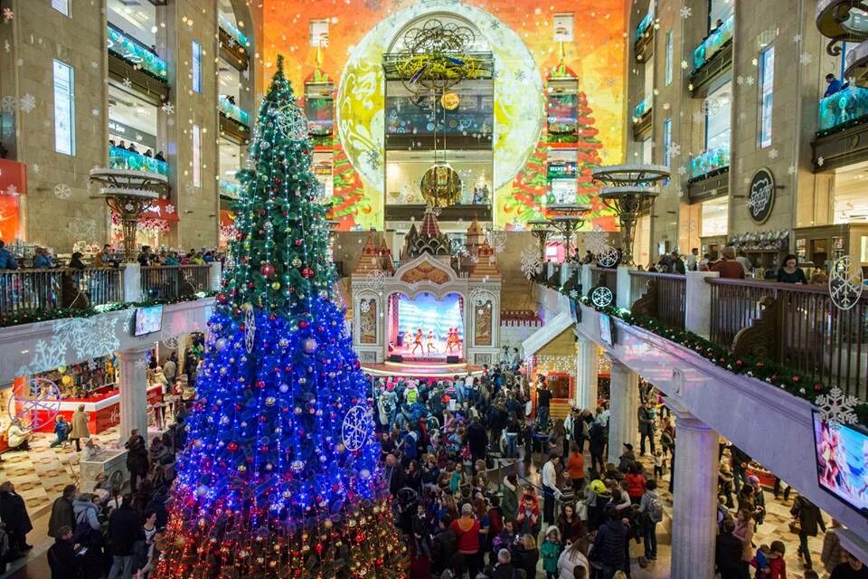 Фестиваль огней цдм. Фестиваль огней цдм. Кинотеатр в цдм на лубянке. Лубянская площадь зимой 2022. Фестиваль огней цдм.