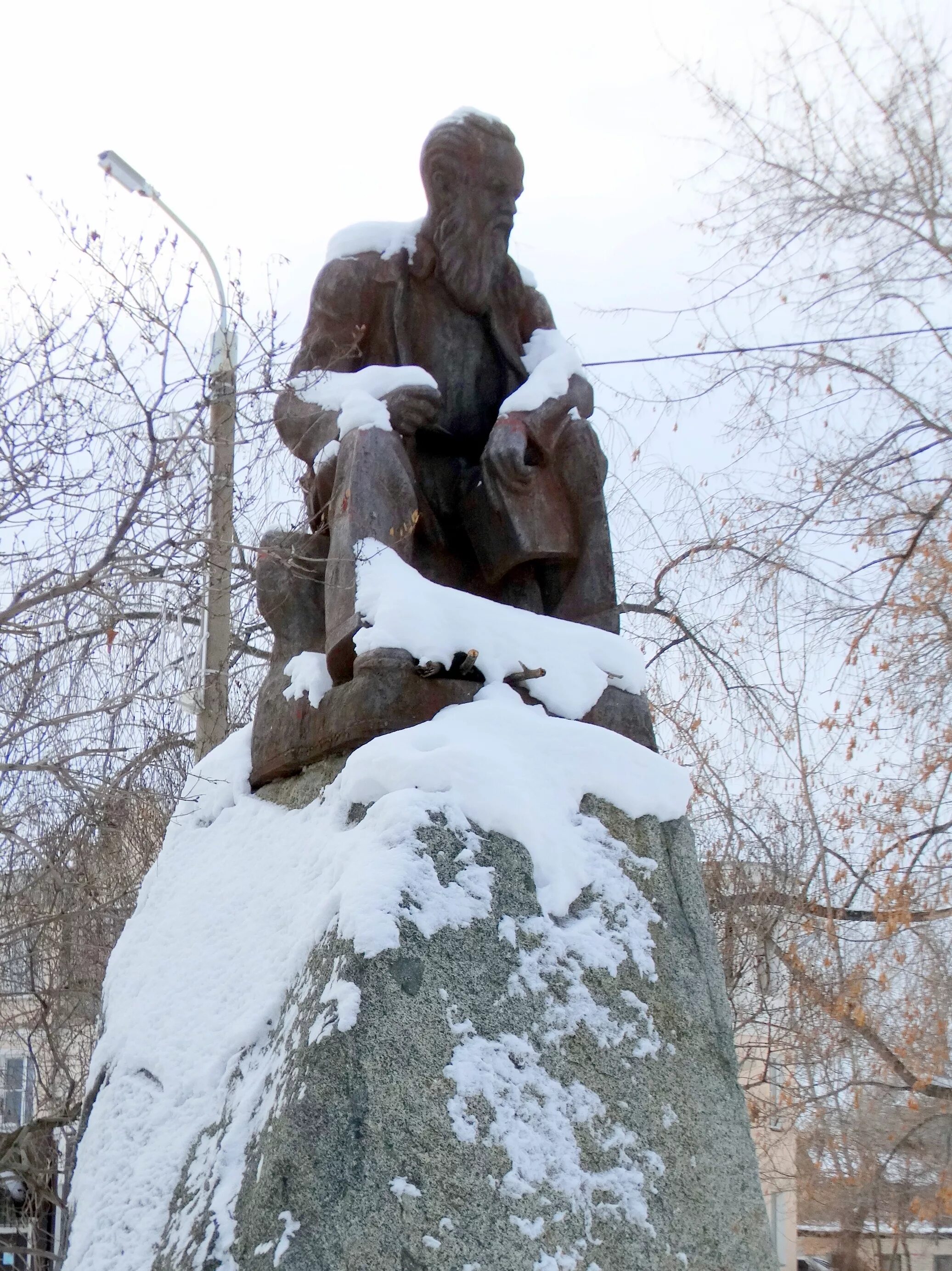 Бажов памятники. Памятник Бажову в Копейске. Полевской памятник Бажову. Бажов памятник. Памятник Бажову в Сысерти.