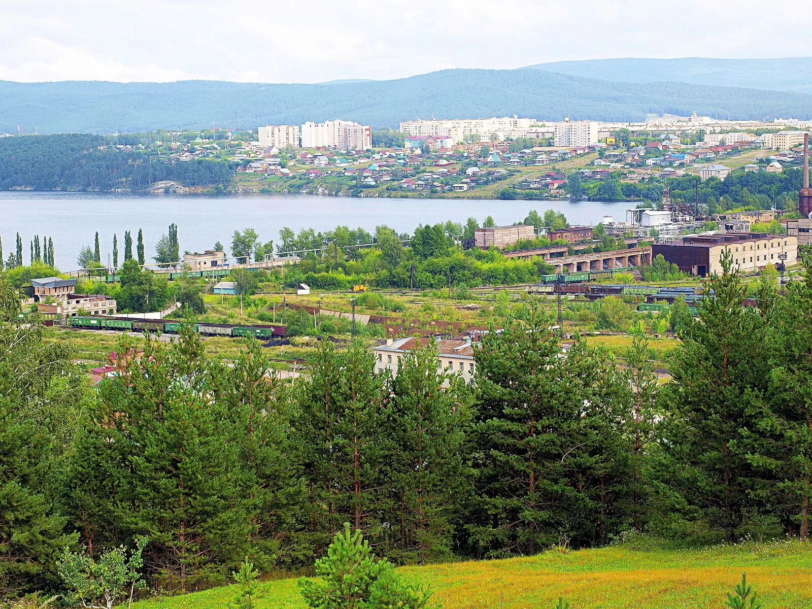 Белорецку лет. Респ Башкортостан, г Белорецк. Белорецк города Башкортостана. Республика Башкирия Белорецк. Город Белорецк природа.