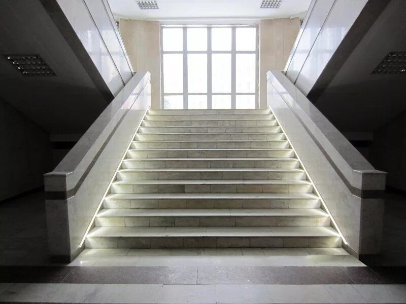 лестница в офисном здании. Wieden+kennedy в нью-йорке. офис wieden+kennedy в портленде. лестницы в общественных зданиях. парадные лестницы в общественных зданиях.