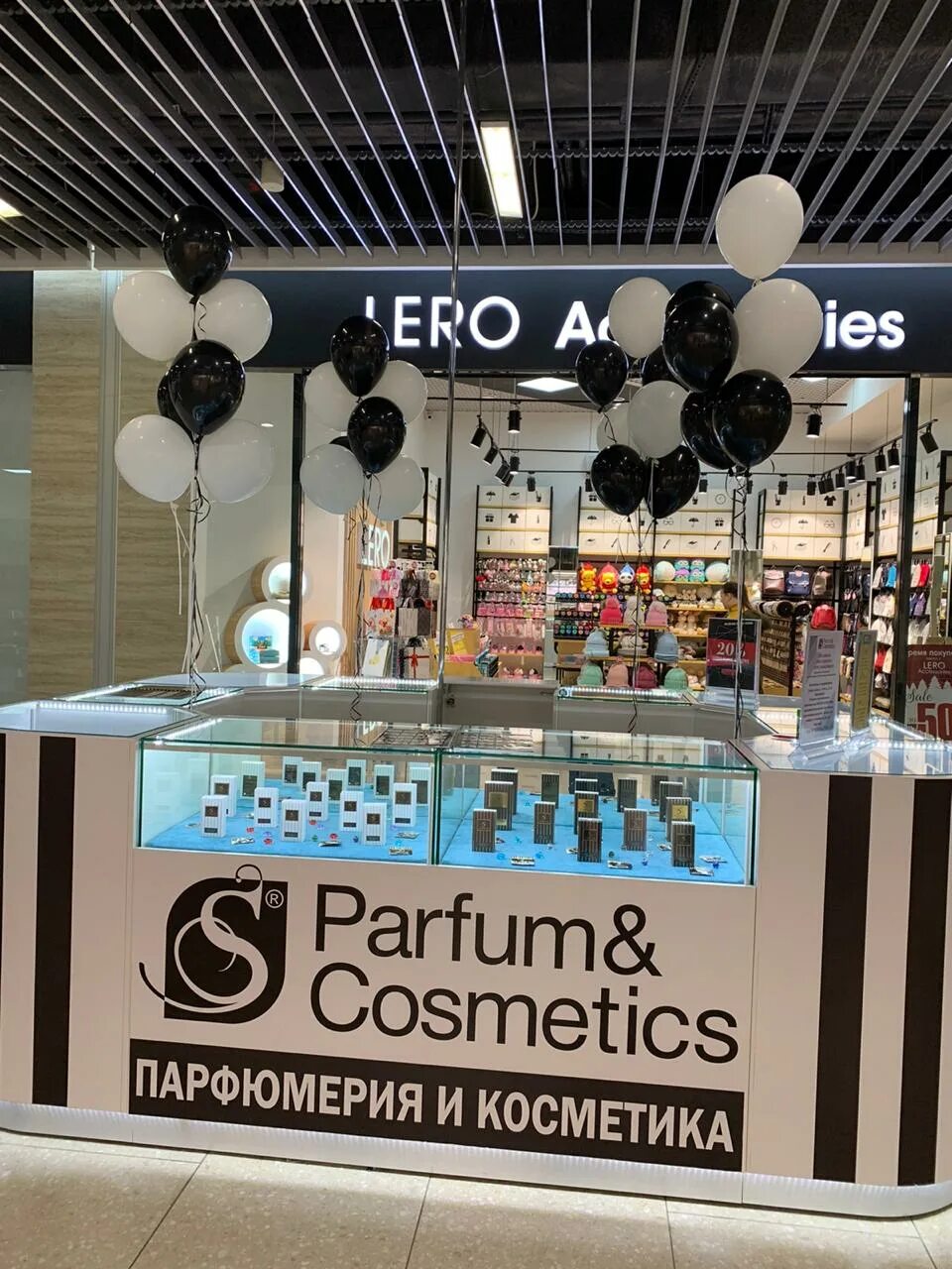 Parfum and cosmetics. парфюм. Raffa kosmetik parfum. декоративная косметика. косметика.