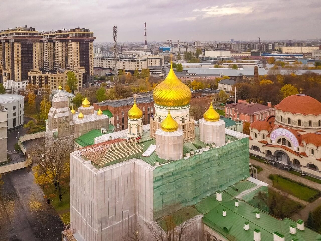 Восстановление храмов в россии. Храм в Новодевичьем монастыре СПБ. Новодевичий монастырь СПБ храм фасад. Новодевичий монастырь СПБ Казанский храм. Новодевичий монастырь 2021.