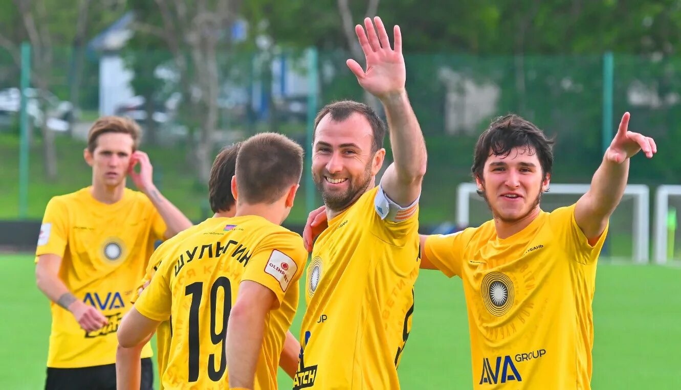 Родригес спартак. Кубань 7. Прямой эфир футбола кубань краснодар. Кубань футболист азат. Кубань 7.