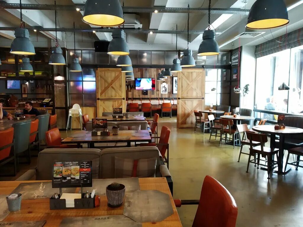 папа бир гараж красноярск\. папа beers garage. папа's beer garage, красноярск. кафе в красноярске папа миха. папа beers garage.