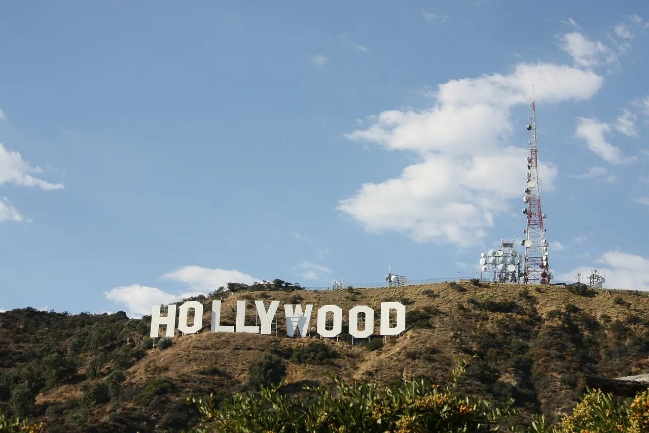 Сгорела ли надпись hollywood. Надпись голливуд. гора hollywood. голливуд панорама.