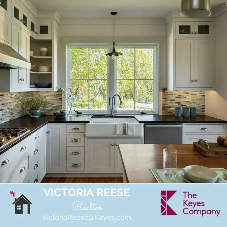 cuisine-rustique-contemporaine-crédence-originale-îlot-évier Interior design kit