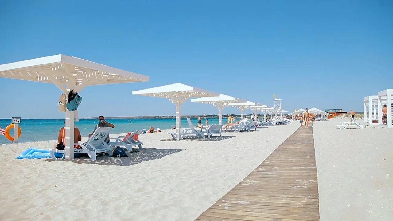 Белый берег оленевка. Оленевка (черноморское. Ленина, 111, село оленевка. Оленёвка крым пляж майами. Оленёвка крым.