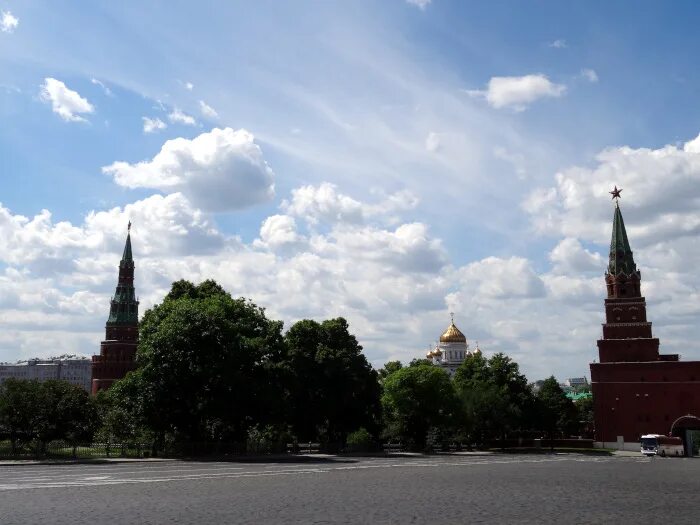 Московский кремль пишется с большой или маленькой. Водовзводная башня. Московский Кремль правописание.