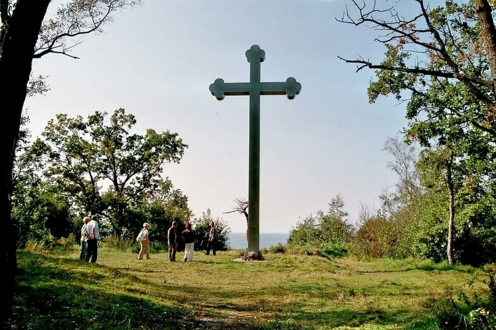 Крест Святого Адальберта в Балтийске. Святой Адальберт Калининград крест. Крест Адальберта в Калининградской области. Крест Святого Адальберта в Балтийске зима.