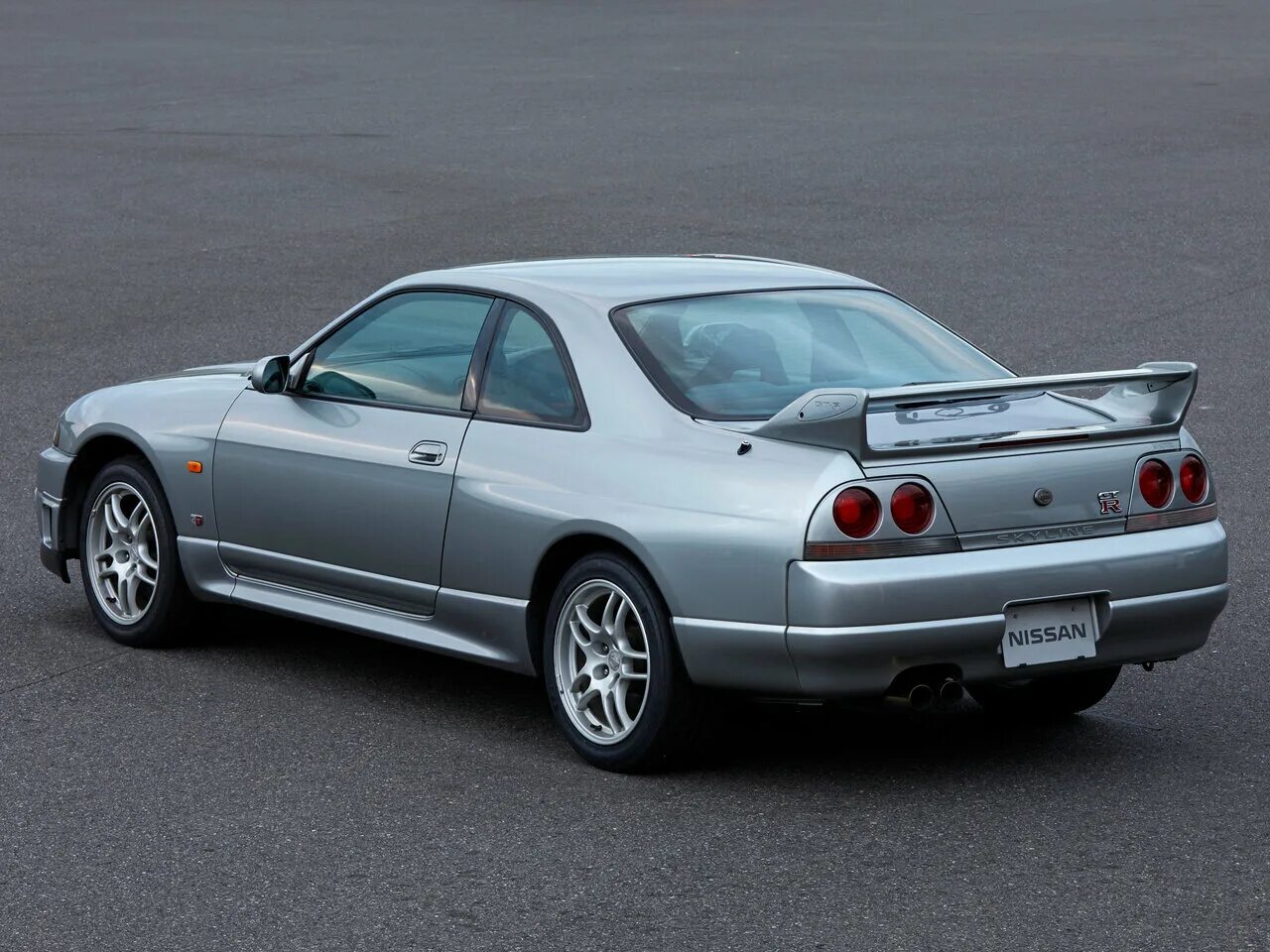 Gtr r33. Nissan Skyline GTR r33. Nissan Skyline r33 4 дверный. Nissan Skyline GTR 33. Nissan Skyline gt-r r33 Nismo 400r.