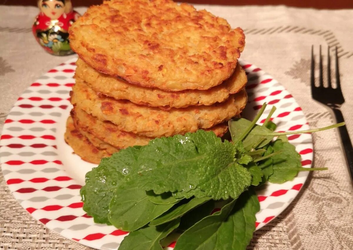 Рецепт вкусных домашних драников. Драники. Драники картофельные. Драники в духовке. Картофельные оладьи в духовке.