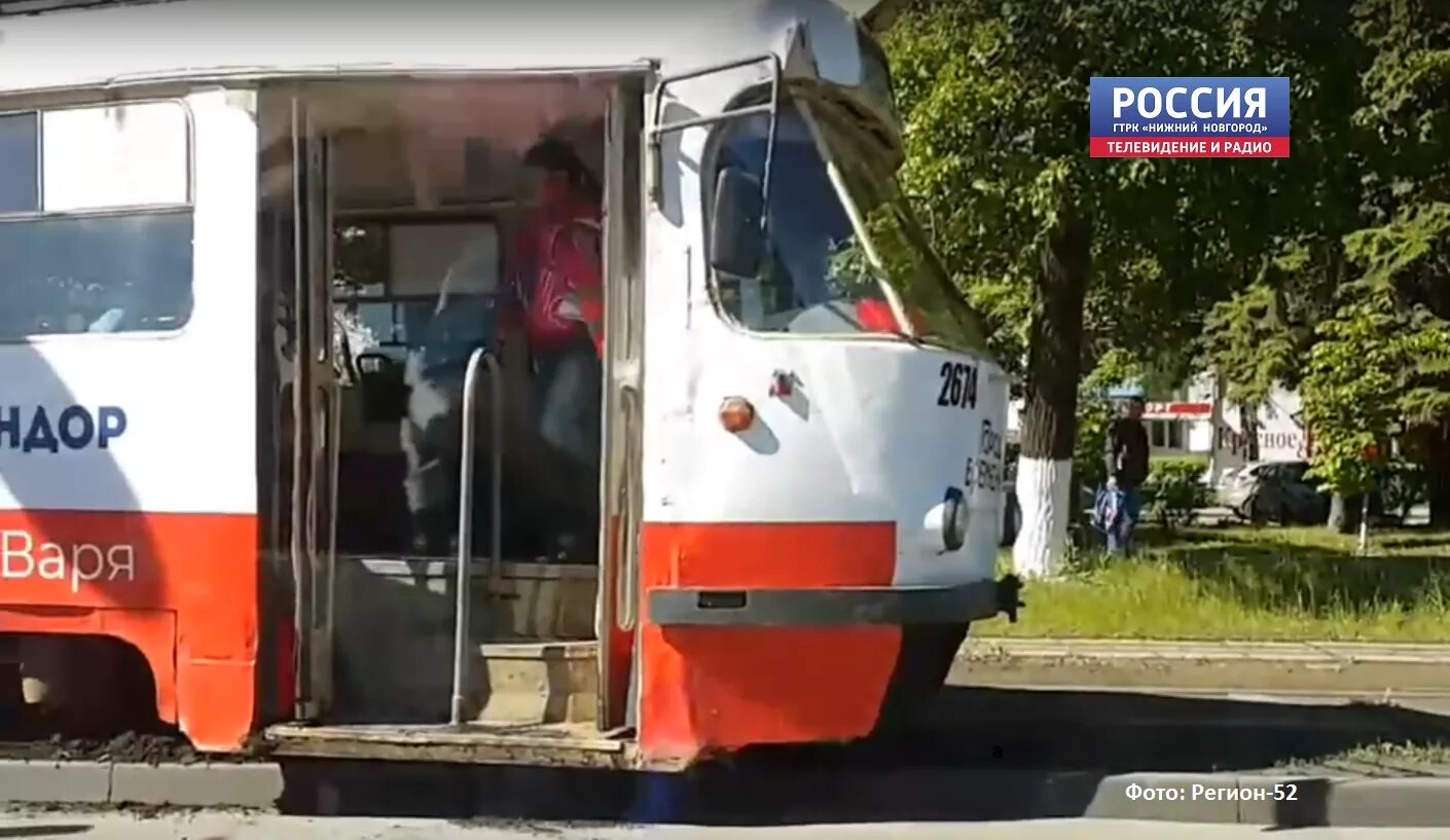 Авария с трамваем Сормово Нижний Новгород. В Нижнем Новгороде трамвай сошел с рельс. Сормовский трамвай. Нижегородский трамвай реконструкция путей Сормово.