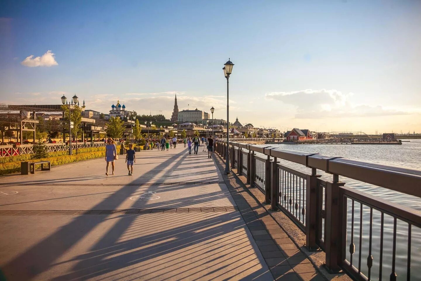 Казанка. Кащань кремлевская набережная. Набережная реки казанка. Набережная р. Кремлевская набережная казань.