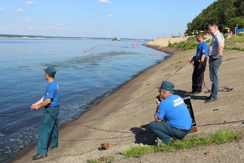 Утонул в волге. Афанасьевский пляж Чебоксары. ВАЗ 21099 со дна Волги. В Чебоксарах в утонувшей машине. В Чебоксарах нашли тело мужчины.