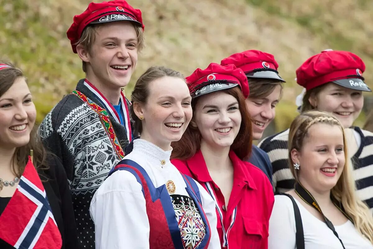 Пестрый народ. Норвежцы. Молодежь Норвегии. Народы Норвегии. Норвегия люди.