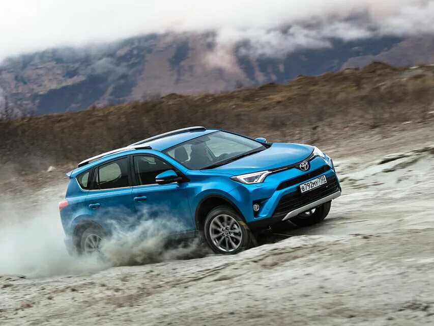 Rav 4 это джип. Тойота рав 4 awd. Рав 4 плюсы минусы. Общий вид автомобиля тойота рав 4. Тойота рав 4 оранжевая.