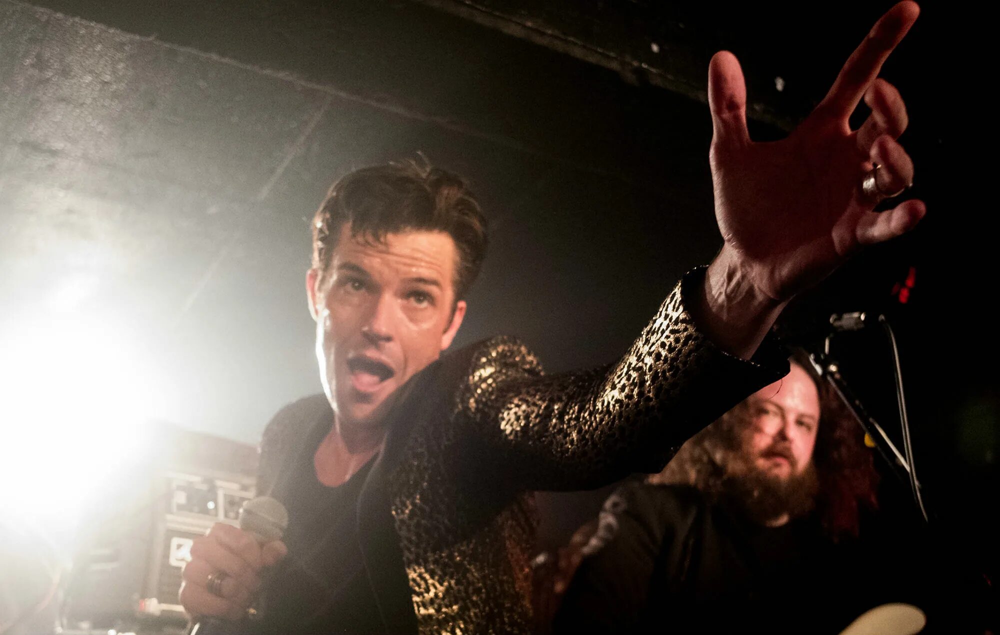 The killers bright light. The killers солист. brandon flowers battle born. the killers concert.