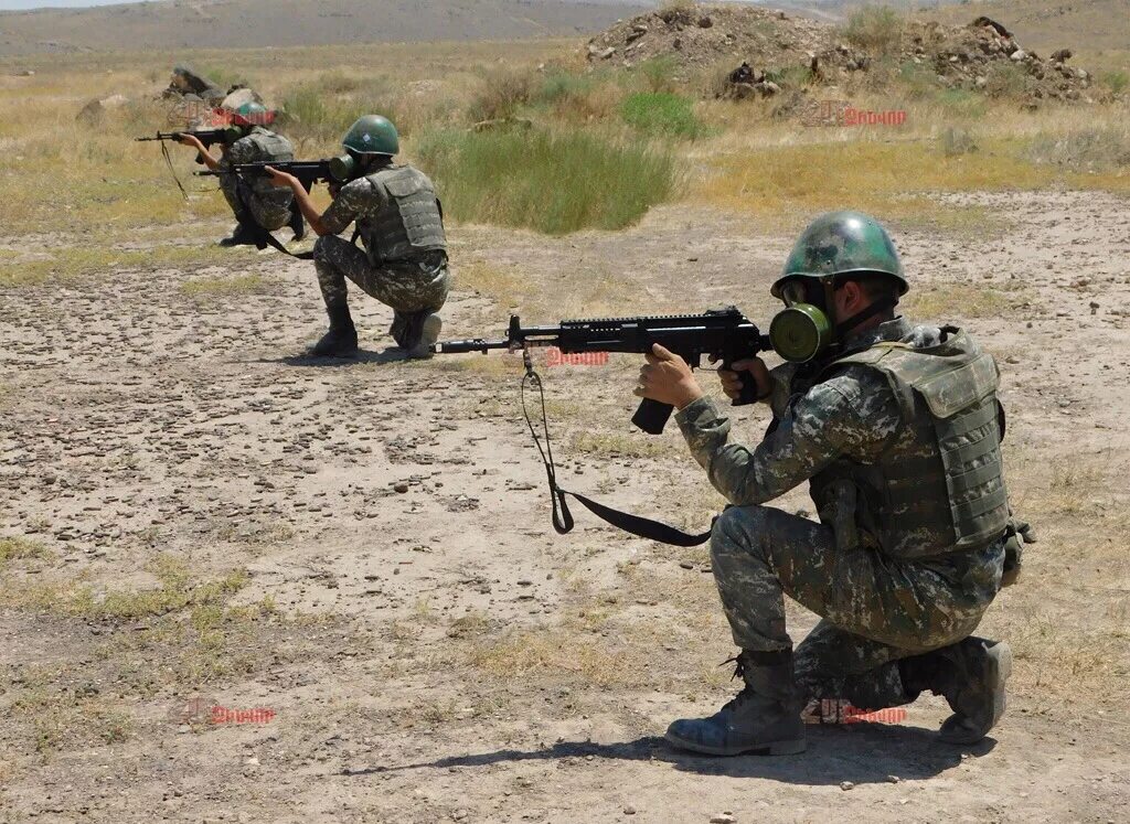 Ак вс рф. АК 12 В Армении. АК-12 автомат в армии. Ак12 армейский автомат. Солдат с АК 12.