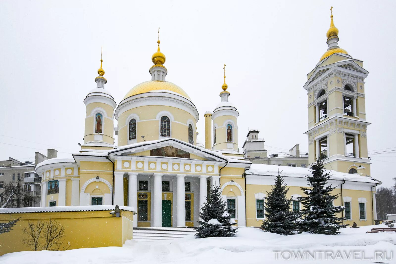 Подольскам храм святой живоначальной троицы. Храм подольска фото. Церковь святой троицы подольск. Подольск храм святой троицы. Храм в дубровицах под подольском фото.