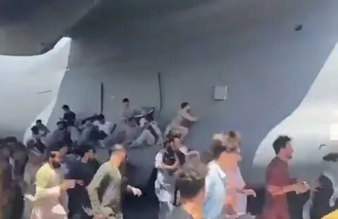 Выпадающие люди из самолета