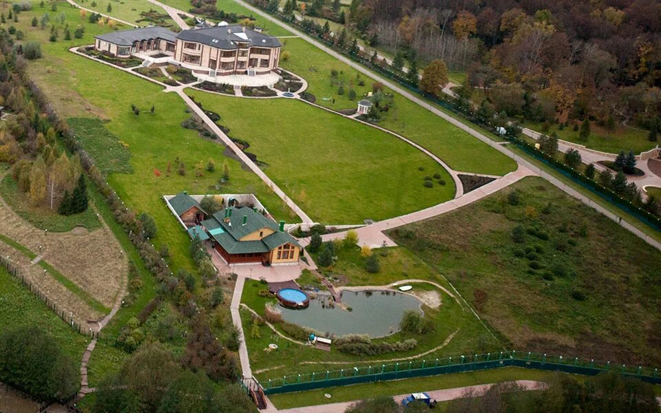 Родовое поместье современное. Планировка земельного участка 1 га. Экопоселение тамера. Усадьба новая рига. Проекты туристических баз.