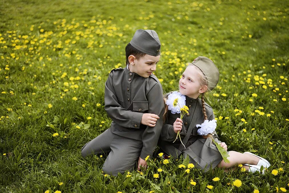 Nine children. Детская фотосессия ко Дню Победы. Фотосессия к 9 мая для детей. Фотосессия день Победы. День Победы для детей.