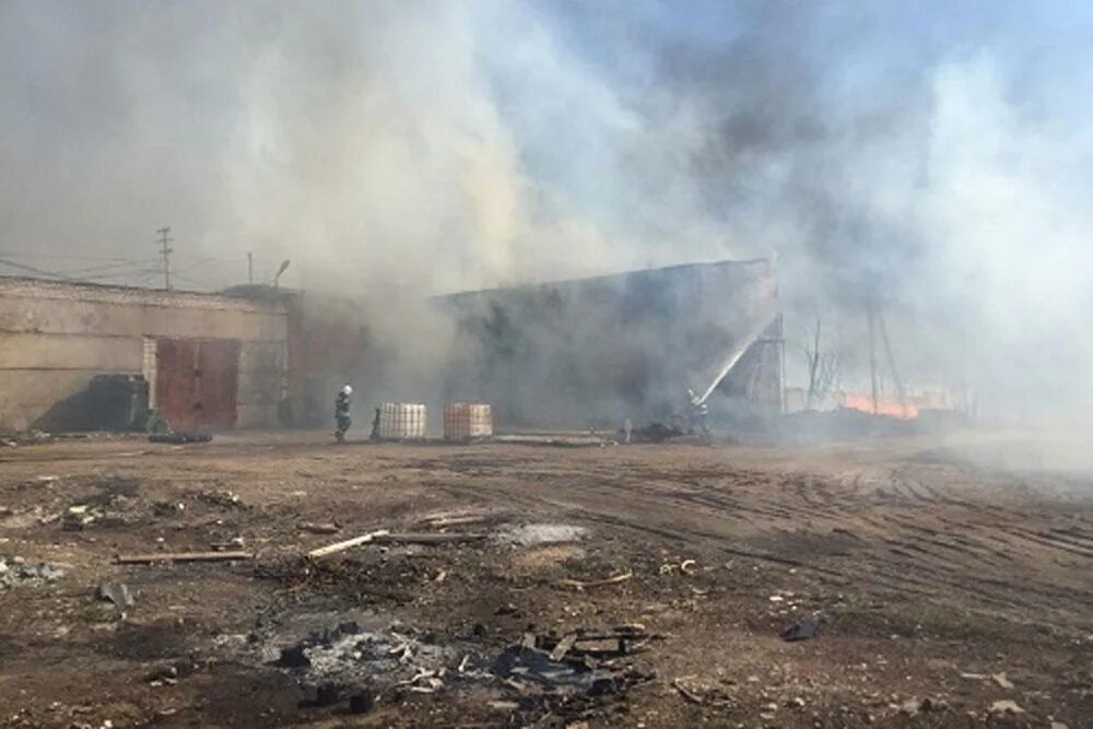 Пожар в гараже. Пожар в богородске сегодня. Дом который сгорел 31 декабря. В селе. Мчс берёзовка пермский край.