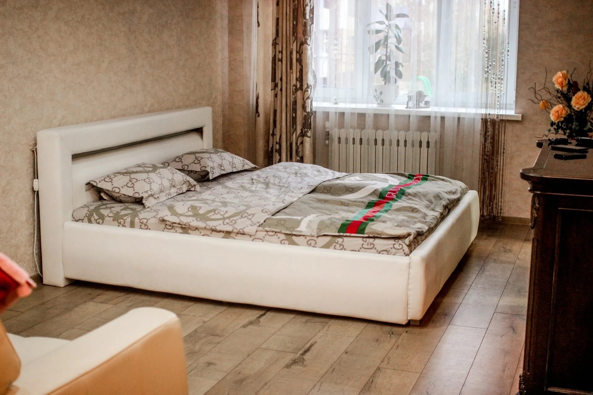 Квартира на дружбе купить. Улица калинина кобрин. Снять жилье в кобрине. Суточные квартиры в калуге. Квартиры в кобрине.