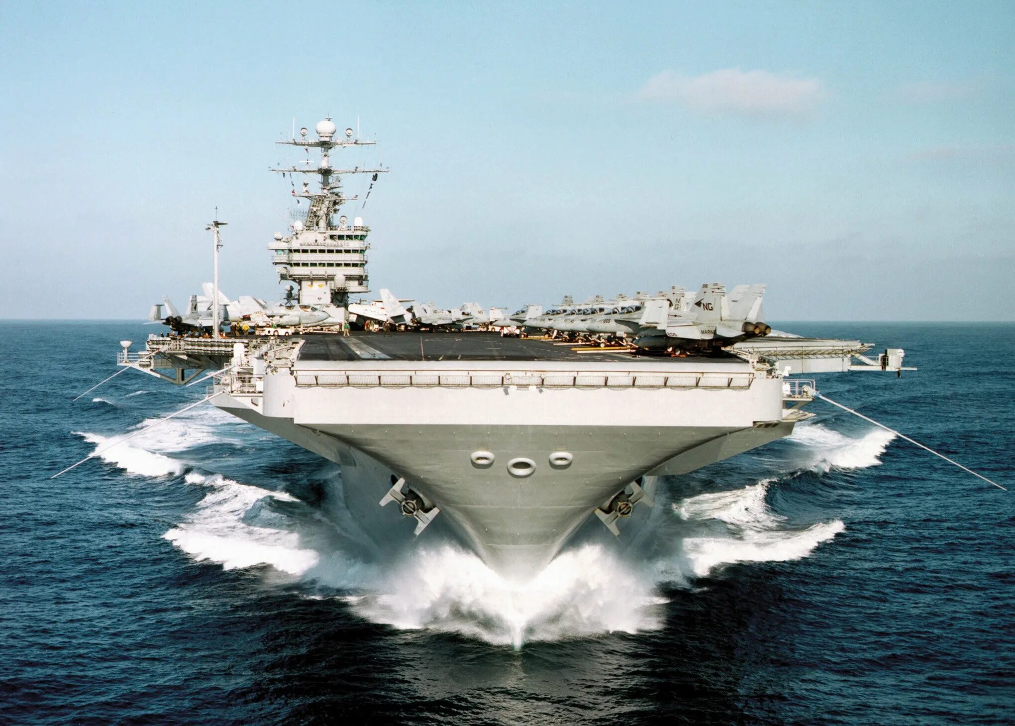 Самые крупные морские флоты. Военный корабль авианосец. Американский авианосец. Gerald Ford авианосец. Авианосец USS Gerald.