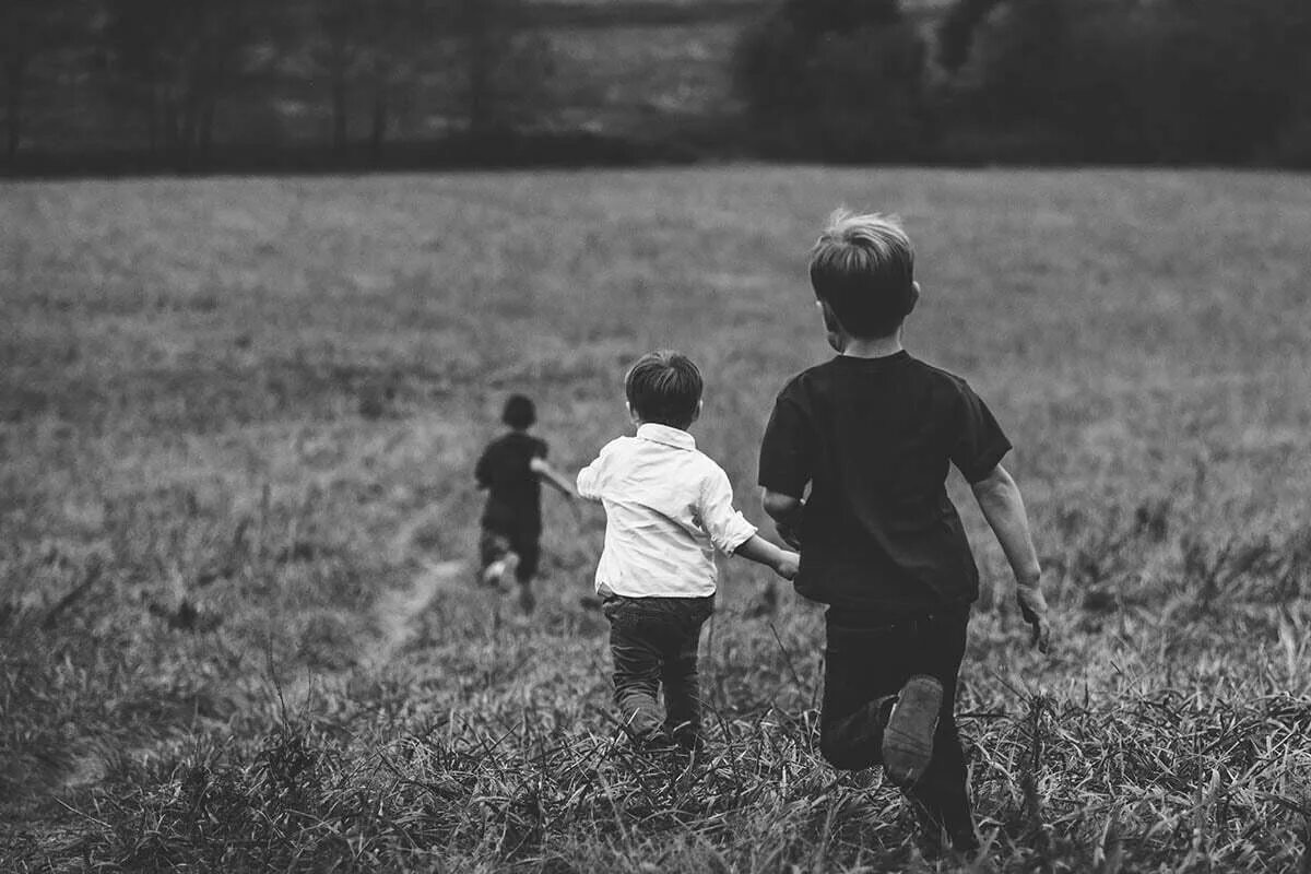 Пословица старый друг лучше новых двух. Два старика. Старый друг лучше. Детство на мотоцикле. Мариус ван доккум старость в радость.