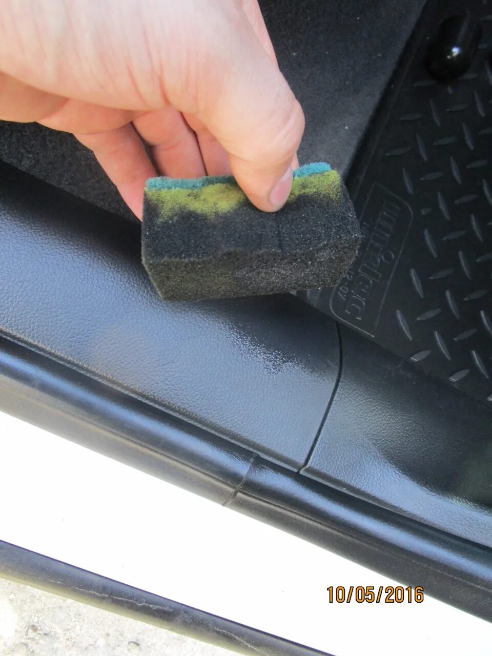 Ремонт пластиковой накладки. Ремонт пластиковых накладок автомобиля. Лопнула пластиковая накладка на машину. Ремонт пластиковых накладок автомобиля своими руками. Ремонт пластиковой накладки.