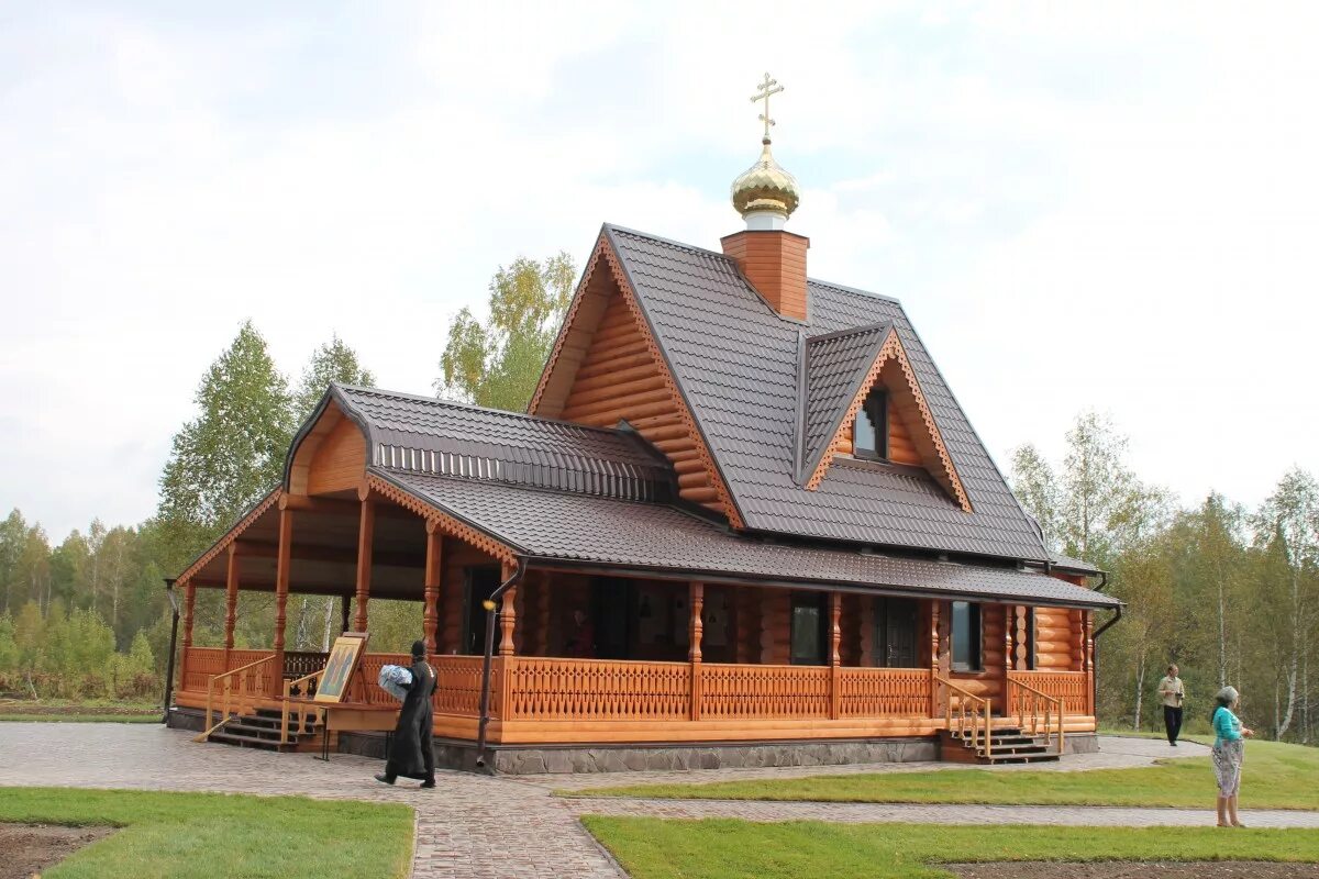 Храм трех святых. Увал новокузнецкий храм трех святых. храм трёх святых краснознаменка. скит трех святых новокузнецкий район. храм 3 святителей новокузнецк увал.