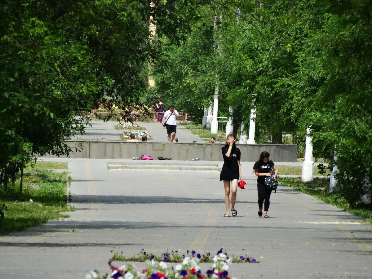 Парк 70 летия Победы Волгоград. Сквер 70 летия Победы Волгоград. Парк 70 летия Победы Волгоград площадь. Парк имени 65 годовщины Победы Краснодар. Район 70 летие победы