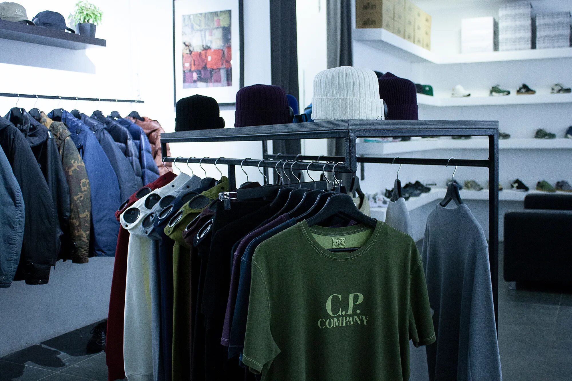 P company chrome фиолетовая куртка. Scb store. Легкая куртка сипи компани. Шоурум стон айленд невский. Scb store москва.