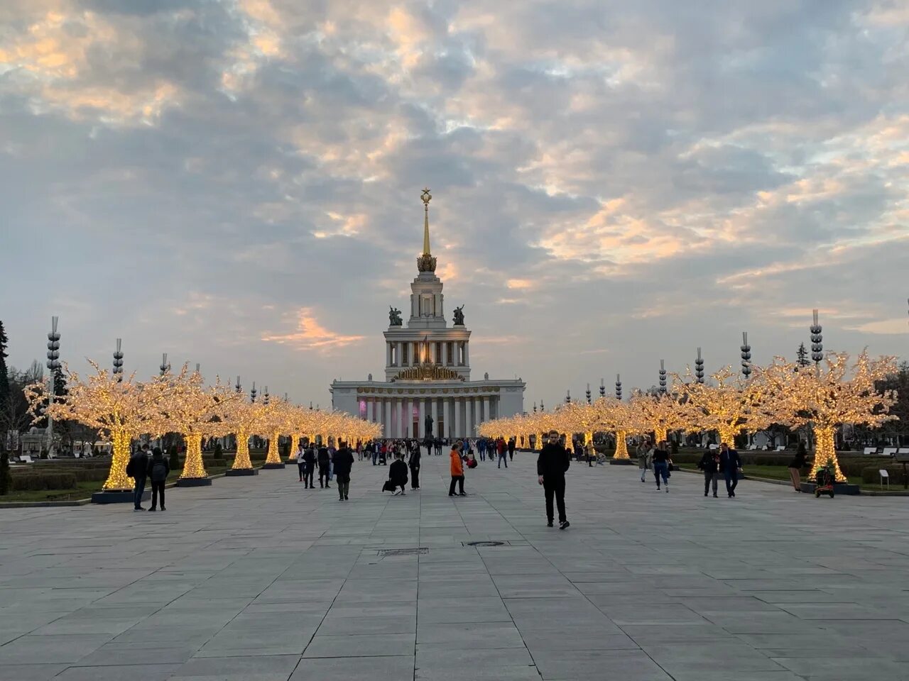 Экскурсия на ВДНХ Москва. Экскурсия по ВДНХ В Москве. ВДНХ экскурсии. Обзорная экскурсия по ВДНХ В Москве.