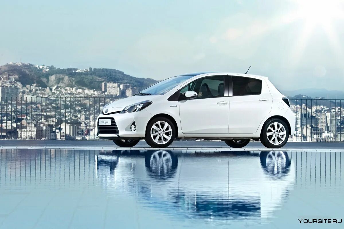 Toyota Yaris 2013 Hybrid. Toyota Yaris 2012. Toyota Yaris xp130. Тойота Витц гибрид.