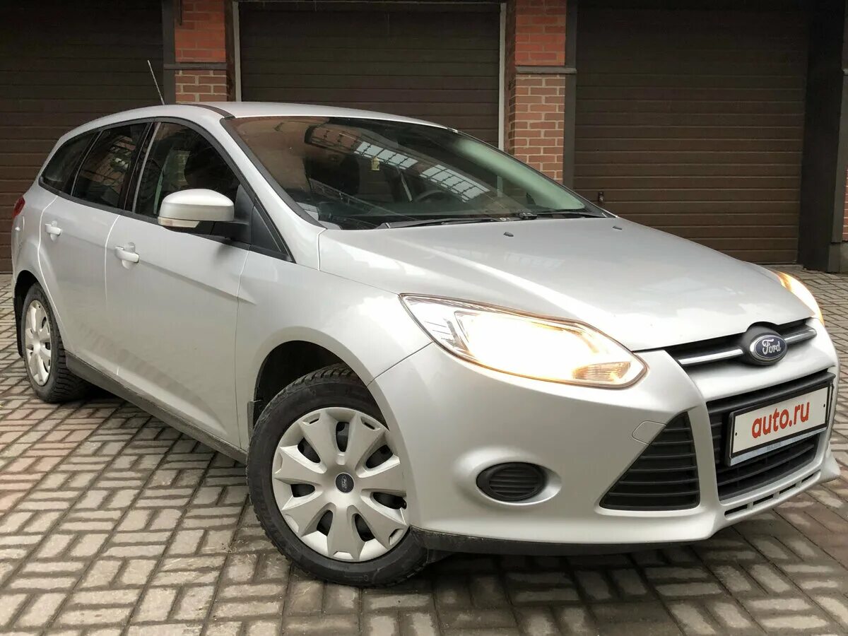 форд фокус 3 1. Ford focus 2012 седан белый. 6 amt хэтчбек. 6 mt (105 л. форд фокус 3 универсал 2012 серебристый.