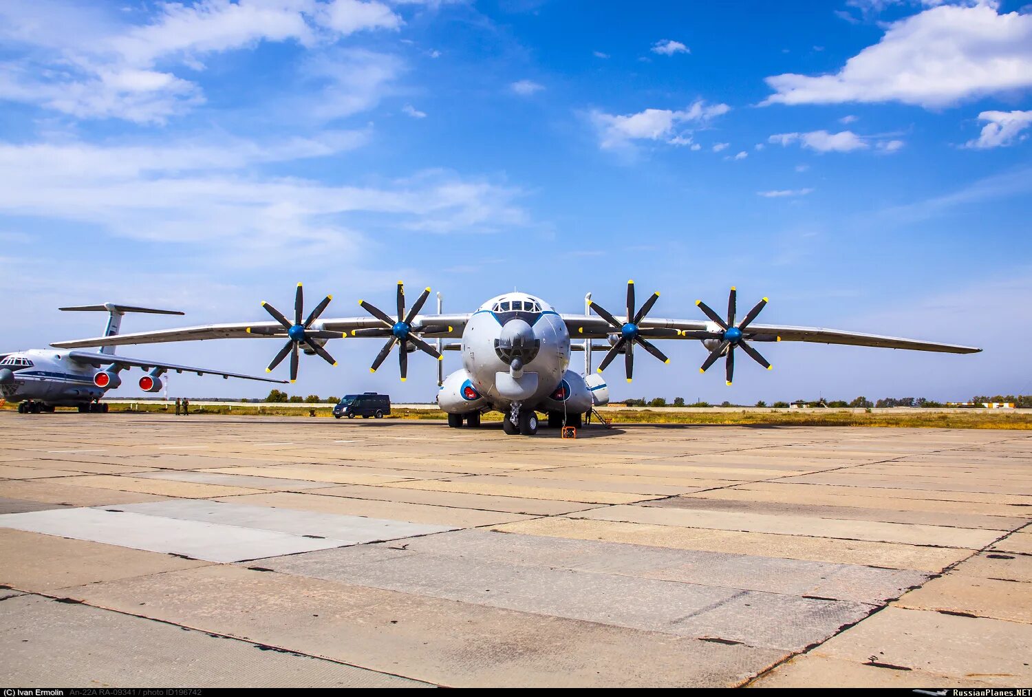 Ан 22 военно транспортный. Самолёт Антей АН-22. АН-22 Антей ВВС России. АН 22 ra 09344. АН-22 Антей фото.