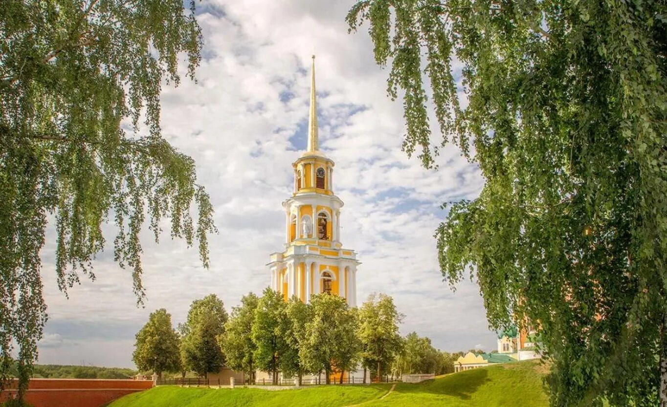 Колокольня Рязанского Кремля. Рязанский Кремль Рязань. Рязань колокольня осень. Соборная колокольня Рязанский Кремль. Город душа россии