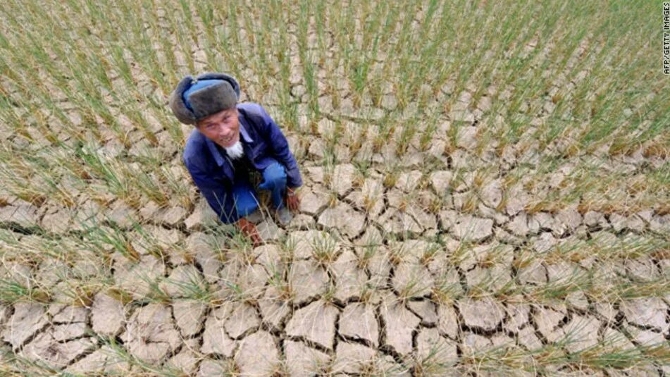 Вызывающая засуху. Засуха в Китае. Китай засуха в деревне. Засухи в Китае в 2010-2011 годах. Засуха деревенька.