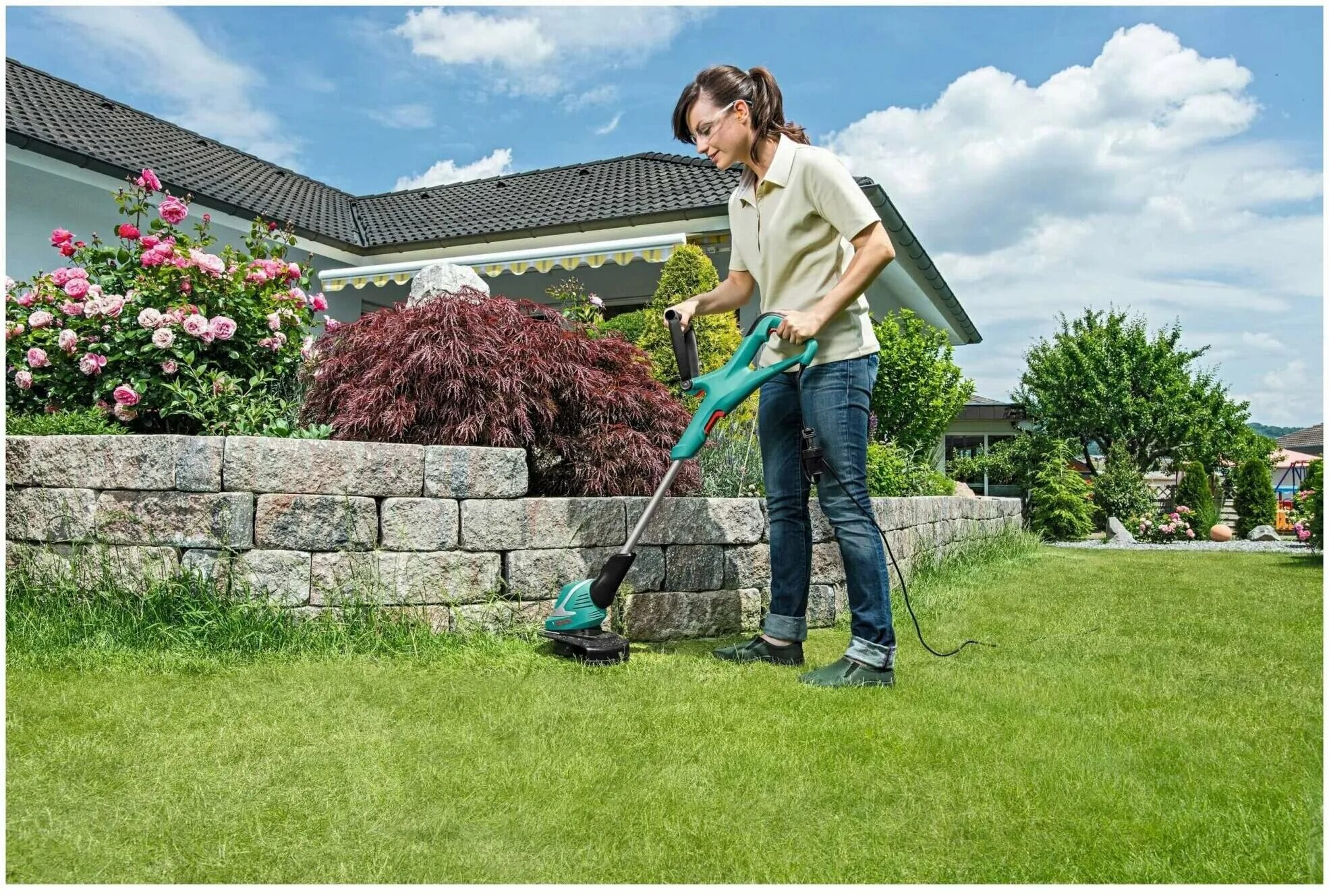 Машинка для подстригания газона. Покос травы олео мак. Газонный бордюр стрижка. Триммер для стрижки газона. Можно ли стричь газон.