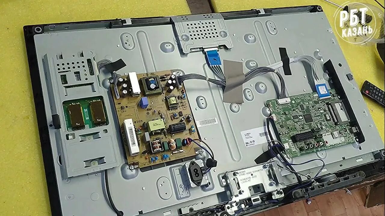 Телевизор сам включается. Телевизор lg с сенсорными кнопками. Телевизор lg отключается сам. Включение телевизора. Телевизор самсунг сам включается и выключается.