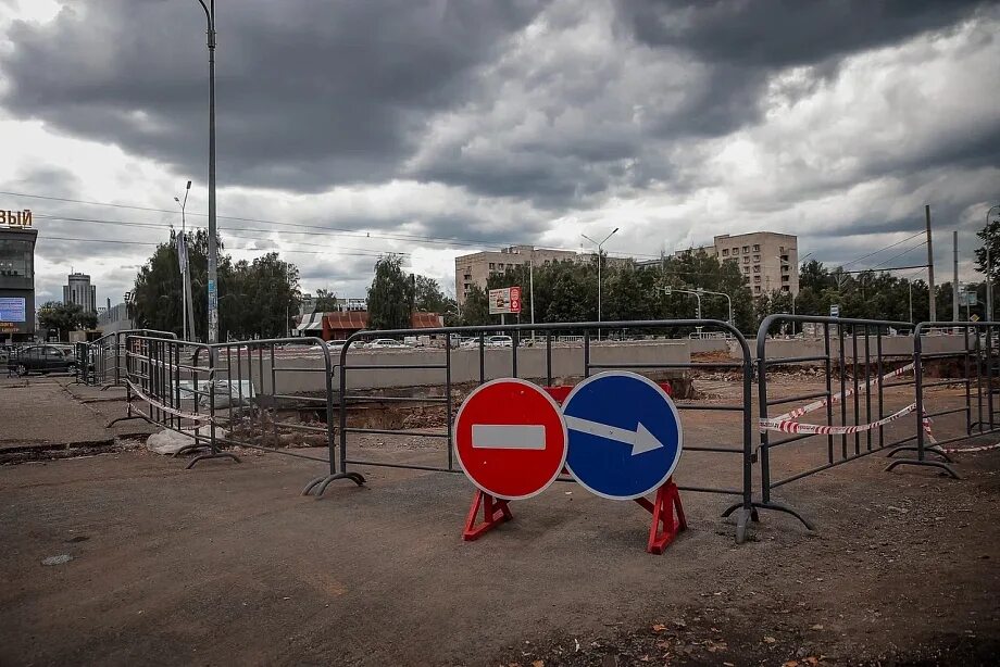 Подземный переход. Строительство подземного перехода. Пробка в Челнах на ГЭСЕ фото.